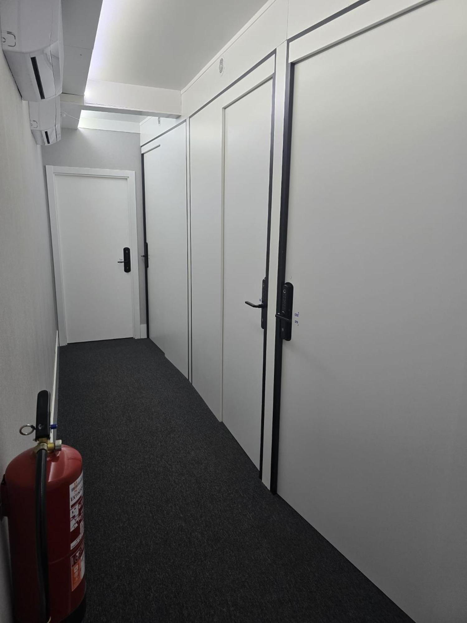 Modular Rooms Мадрид Экстерьер фото